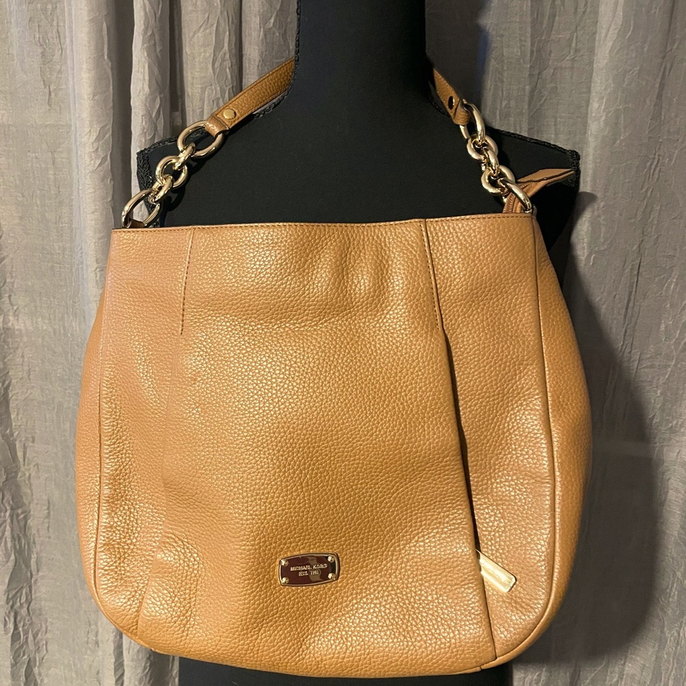 Michael Kors Hobo. Carmel color